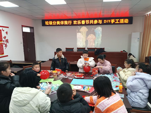 当“中国红”遇见“分类绿”杜集区城管局：年味融新风 分类润万家